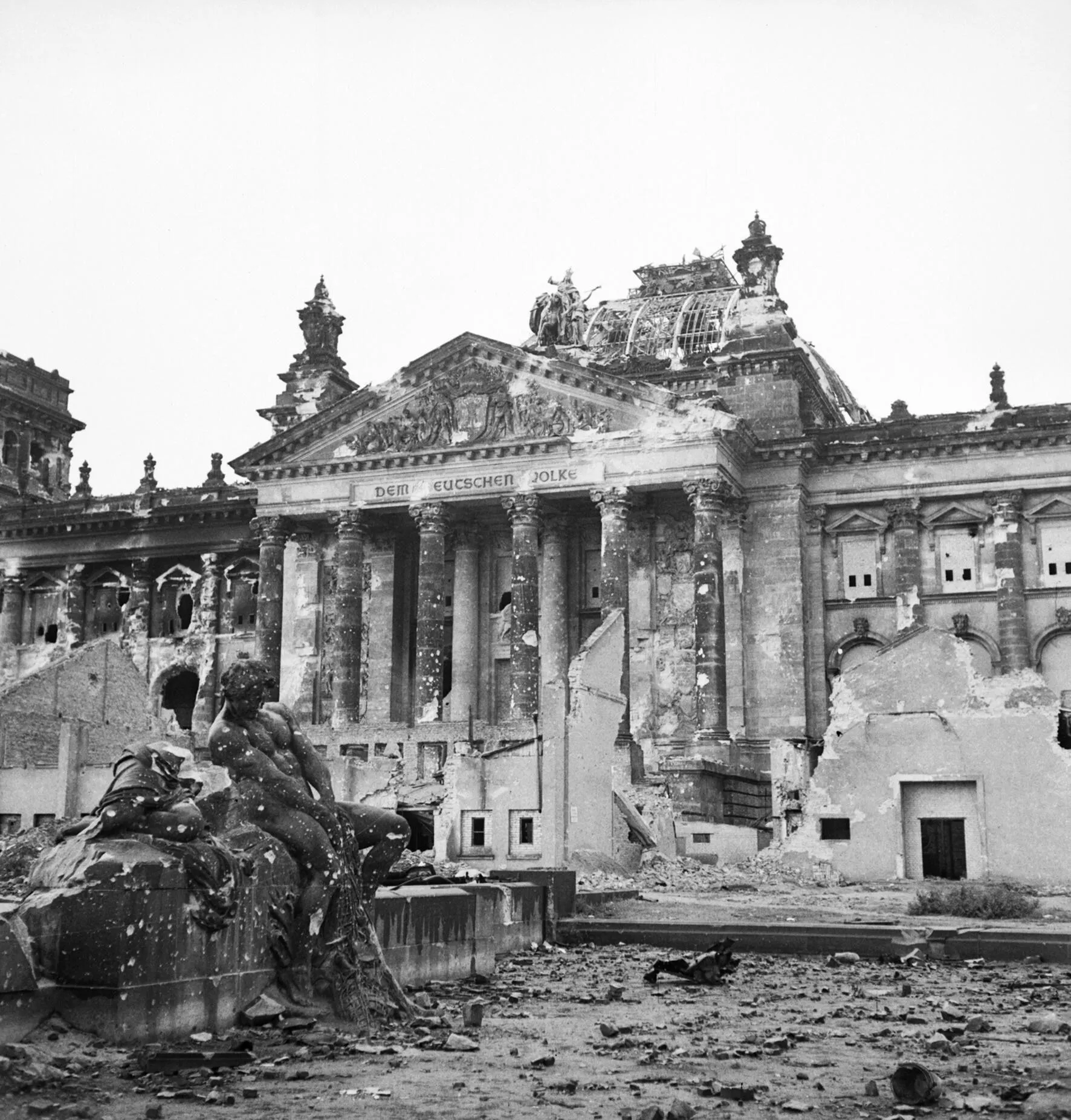 Reichstag, Juni 1945: Katastrophe und Stunde Null — der Auslöser, der nicht übertragbar ist und der sich als unzureichend erwies (Foto: IWM).