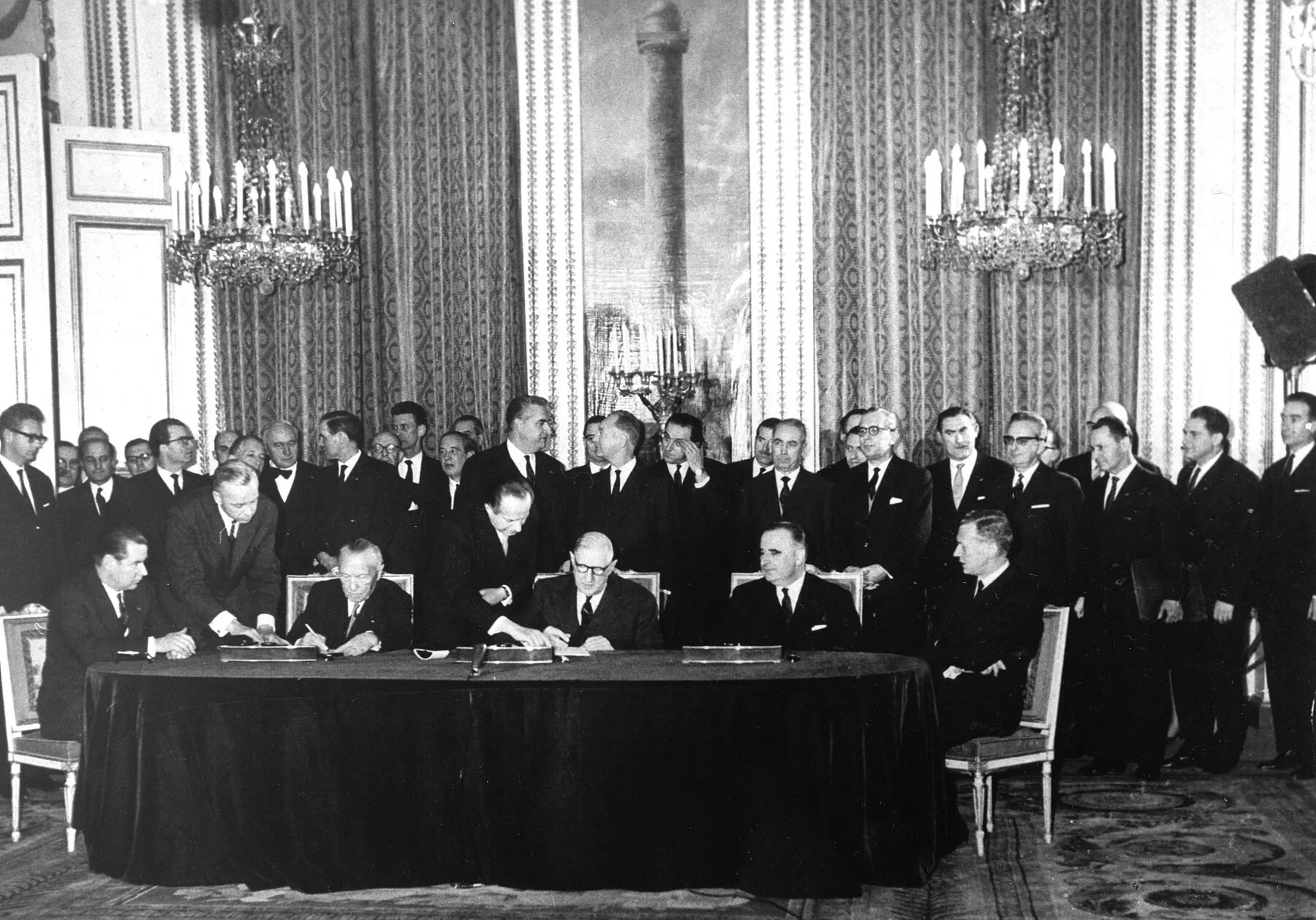 The Élysée Palace, January 1963: Adenauer built the Western anchoring slowly — which is precisely why it proved irreversible (photo: Bundesarchiv, B 145 Bild-P106816 / CC-BY-SA 3.0 DE).