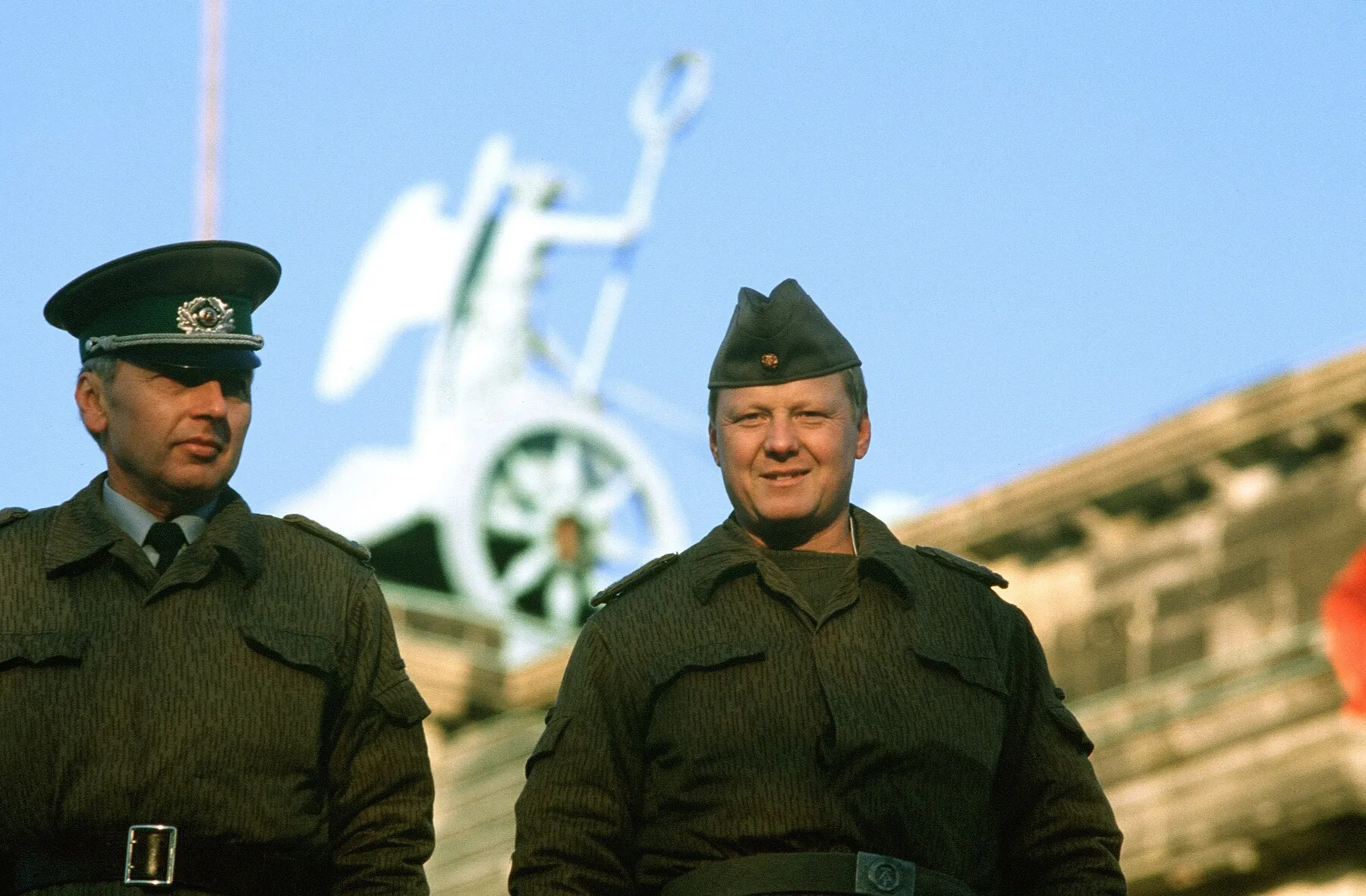 Berlin, November 14, 1989: East German border guards at the Brandenburg Gate — the Wall still stands, the door is already open (U.S. Department of Defense photo, NARA).